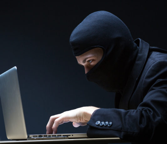Hacker Symbolfoto; Bild: © Amir Kaljikovic - Fotolia.com