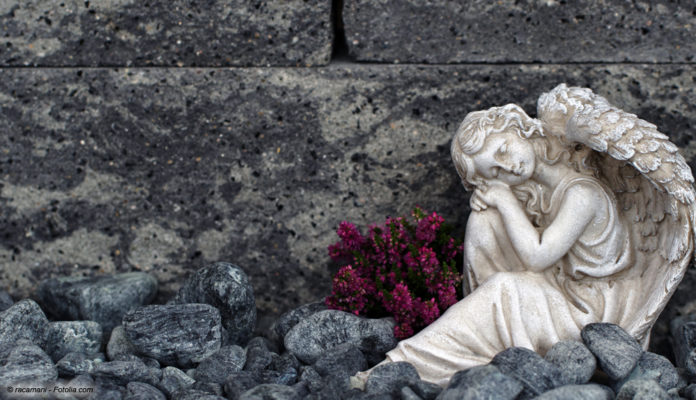Trauer-Engel-Grabstein Bild: © racamani - Fotolia.com