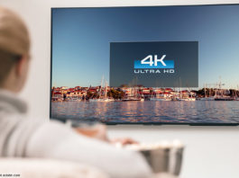 4K UltraHD; Fernseher, Frau; © Daniel Krasoń - stock.adobe.com