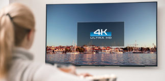 4K UltraHD; Fernseher, Frau; © Daniel Krasoń - stock.adobe.com
