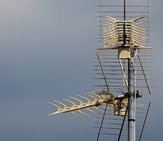 DVB-T2-Antenne; © JuergenL - stock.adobe.com