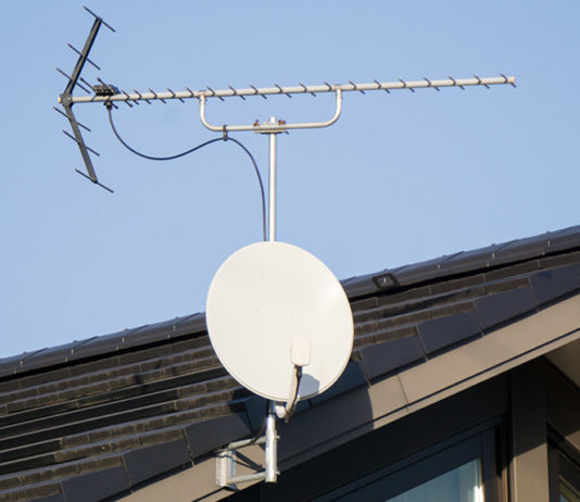 Antenne Terrestrik Sat-Schüssel; © xiaosan - stock.adobe.com