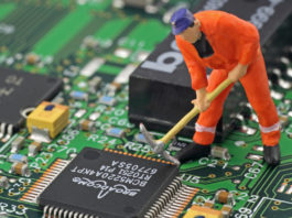 Computer-Reparatur © Schlierner - Fotolia.com