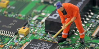 Computer-Reparatur © Schlierner - Fotolia.com