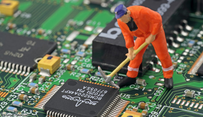 Computer-Reparatur © Schlierner - Fotolia.com