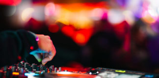 Musik DJ Vinyl Disco; © Marko Novkov - stock.adobe.com
