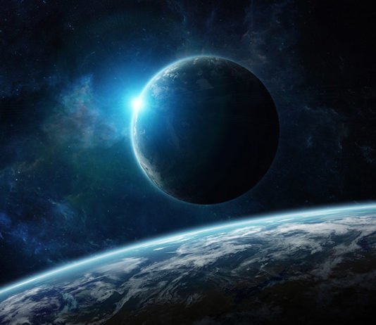 Erde, Mond, Weltall; © sdecoret - stock.adobe.com