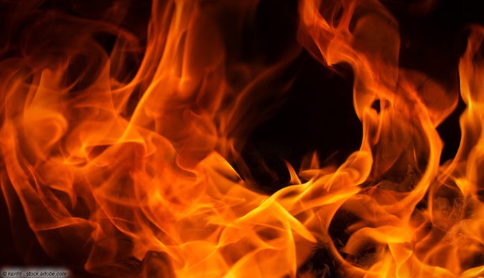 Feuer Flamme; © kardd - stock.adobe.com