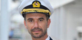Florian Silbereisen als "Traumschiff"-Kapitän; © ZDF und Dirk Bartling