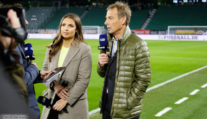 Moderatorin Laura Wontorra, RTL-Fußball-Experte Jürgen Klinsmann; © TVNOW / Ralf Jürgens