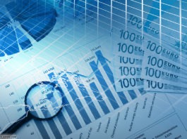 Quoten Diagramme, Geldscheine, Lupe; © Sergey Nivens - stock.adobe.com