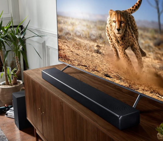 QLED Soundbar, Fernseher LCD Samsung; © Samsung