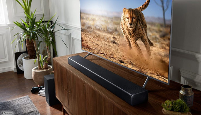 QLED Soundbar, Fernseher LCD Samsung; © Samsung