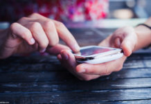 Smartphone; © LoloStock - Fotolia.com