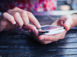 Smartphone; © LoloStock - Fotolia.com