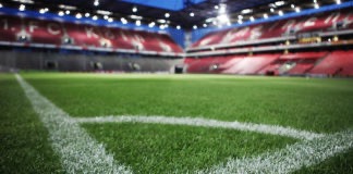 Fußball-Stadion leer, Rasen; © bilderstoeckchen - stock.adobe.com