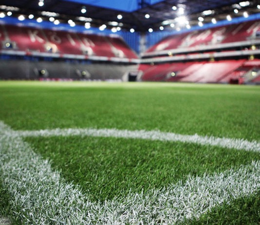 Fußball-Stadion leer, Rasen; © bilderstoeckchen - stock.adobe.com