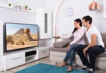 Paar, TV gucken; © Andrey Popov - Fotolia.com