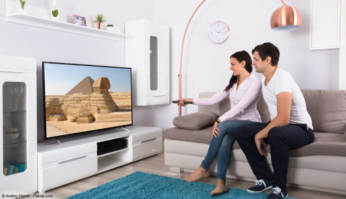 Paar, TV gucken; © Andrey Popov - Fotolia.com