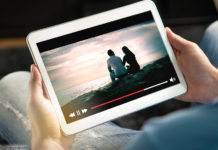 Tablet, Streaming; © terovesalainen - stock.adobe.com