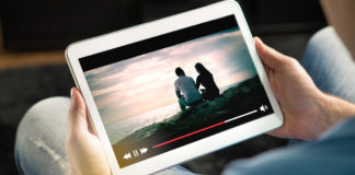 Tablet, Streaming; © terovesalainen - stock.adobe.com