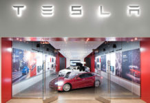 Tesla Store; © Tesla