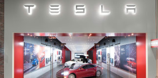 Tesla Store; © Tesla