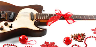 Weihnachten, Geschenk, Gitarre, Musik; Africa Studio - Fotolia.com