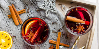 Weihnachten, Glühwein, Tee, Zimt; © czarny_bez - Fotolia.com