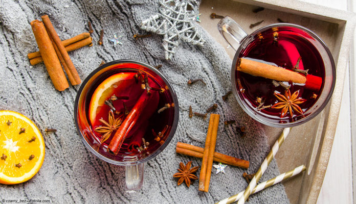 Weihnachten, Glühwein, Tee, Zimt; © czarny_bez - Fotolia.com