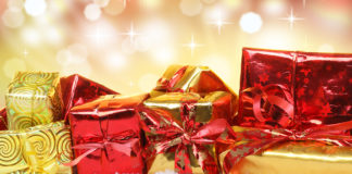 Weihnachten, Geschenke; © fotoknips - Fotolia.com