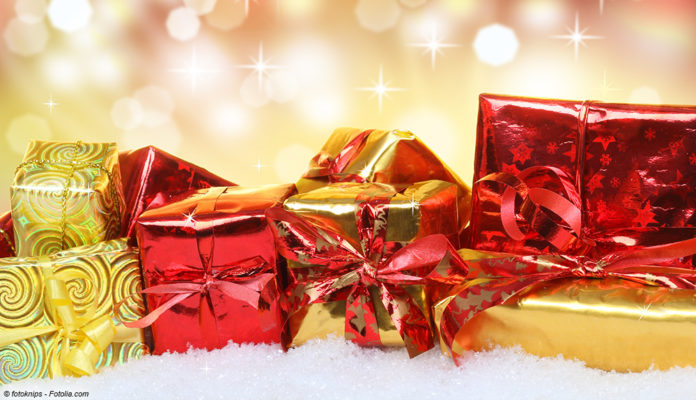 Weihnachten, Geschenke; © fotoknips - Fotolia.com