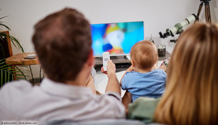 Fernsehen, TV-Programm, Familie; © astrosystem - stock.adobe.com