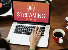 Laptop Streaming; © Rawpixel.com - stock.adobe.com