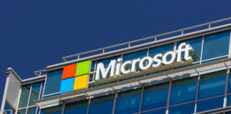 Microsoft; © wolterke - stock.adobe.com