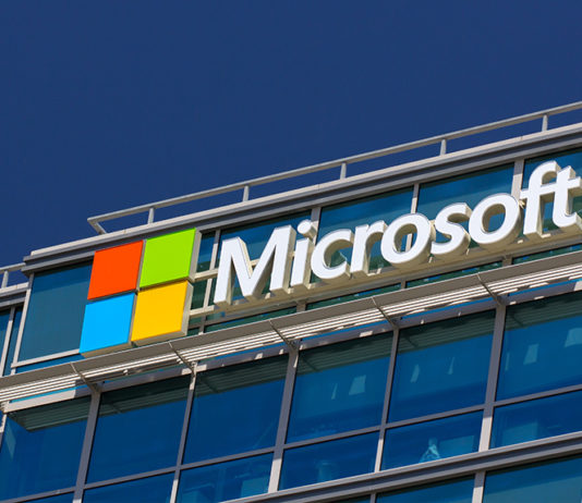 Microsoft; © wolterke - stock.adobe.com