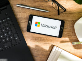 Microsoft Samsung Laptop; © Daniel Krasoń - stock.adobe.com
