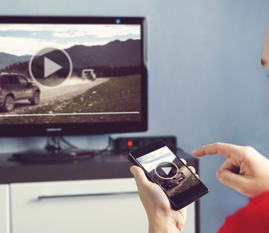 Streaming Smartphone Airplay; © diy13 - stock.adobe.com