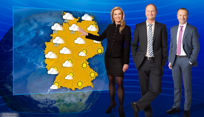 Wettermoderatoren Claudia Kleinert (l.), Sven Plöger (M.) und Karsten Schwanke (r.) Wetterbericht; © ARD/Cumulus