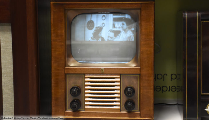 90 Jahre moderner Fernseher - DIGITAL FERNSEHEN