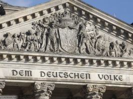Bundestag Reichstag Politik Parteien Dem deutschen Volke; © Deutscher Bundestag/Julia Nowak-Katz