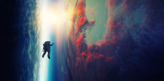Astronaut, Erde, Wolken; © Sergey Nivens - stock.adobe.com