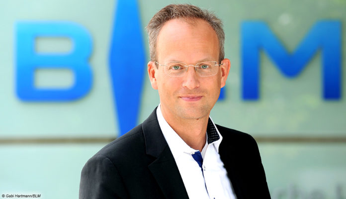 BLM-Geschäftsführer Dr. Thorsten Schmiege; © Gabi Hartmann/BLM