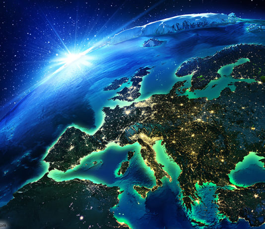 Europa bei Nacht © Romolo Tavani - stock.adobe.com