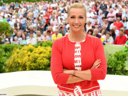 zdf Fernsehgarten, Andrea Kiewel; © obs/ZDF/Sascha Baumann