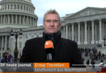 ZDF-Reporter Elmar Theveßen vor dem Kapitol in Washington D.C.