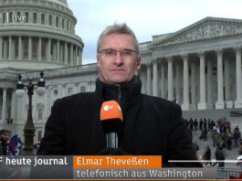ZDF-Reporter Elmar Theveßen vor dem Kapitol in Washington D.C.