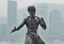 Bruce Lee vor der Mutterstadt des Eastern-Films, Hongkong