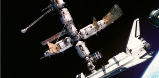 Spaceshuttle Atlantis Raumstation Mir