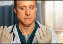 Alan Tudyk in "Resident Alien" auf Syfy